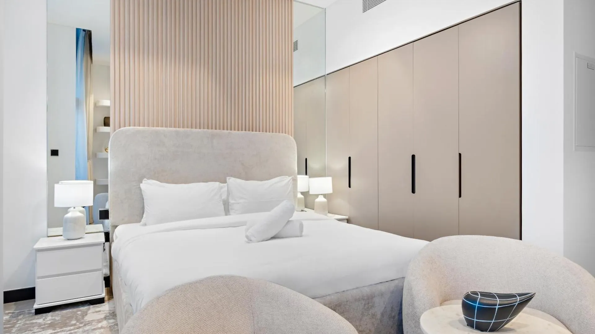 Apartment Chic Studio With Balcony & Skyline View L Pool & Gym Dubai