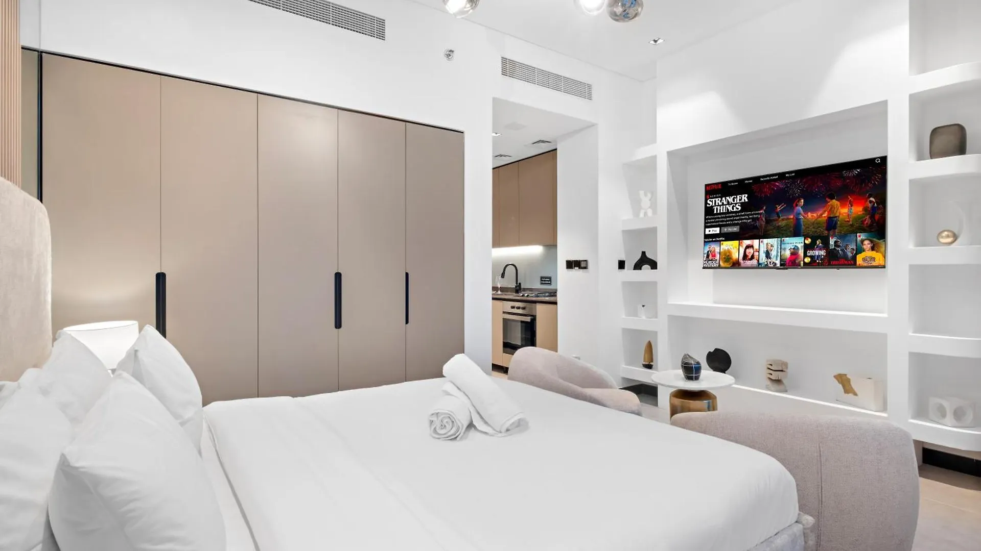 Chic Studio With Balcony & Skyline View L Pool & Gym Dubai 0*,  United Arab Emirates