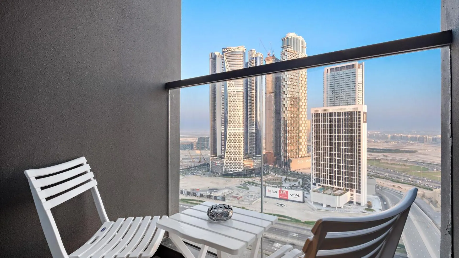 Chic Studio With Balcony & Skyline View L Pool & Gym Dubai 0*,  United Arab Emirates