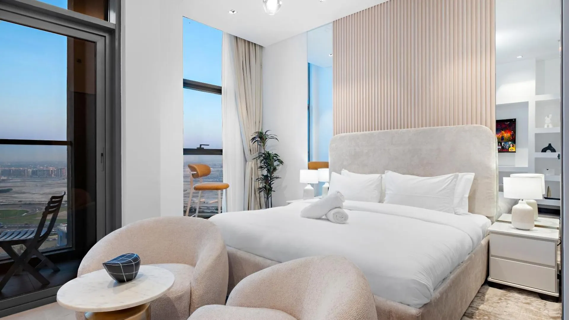 Chic Studio With Balcony & Skyline View L Pool & Gym ドバイ