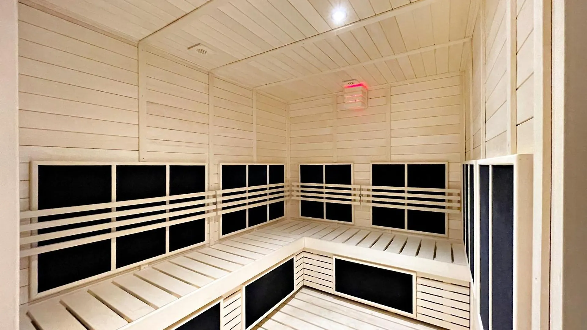 Chic Studio With Balcony & Skyline View L Pool & Gym ドバイ