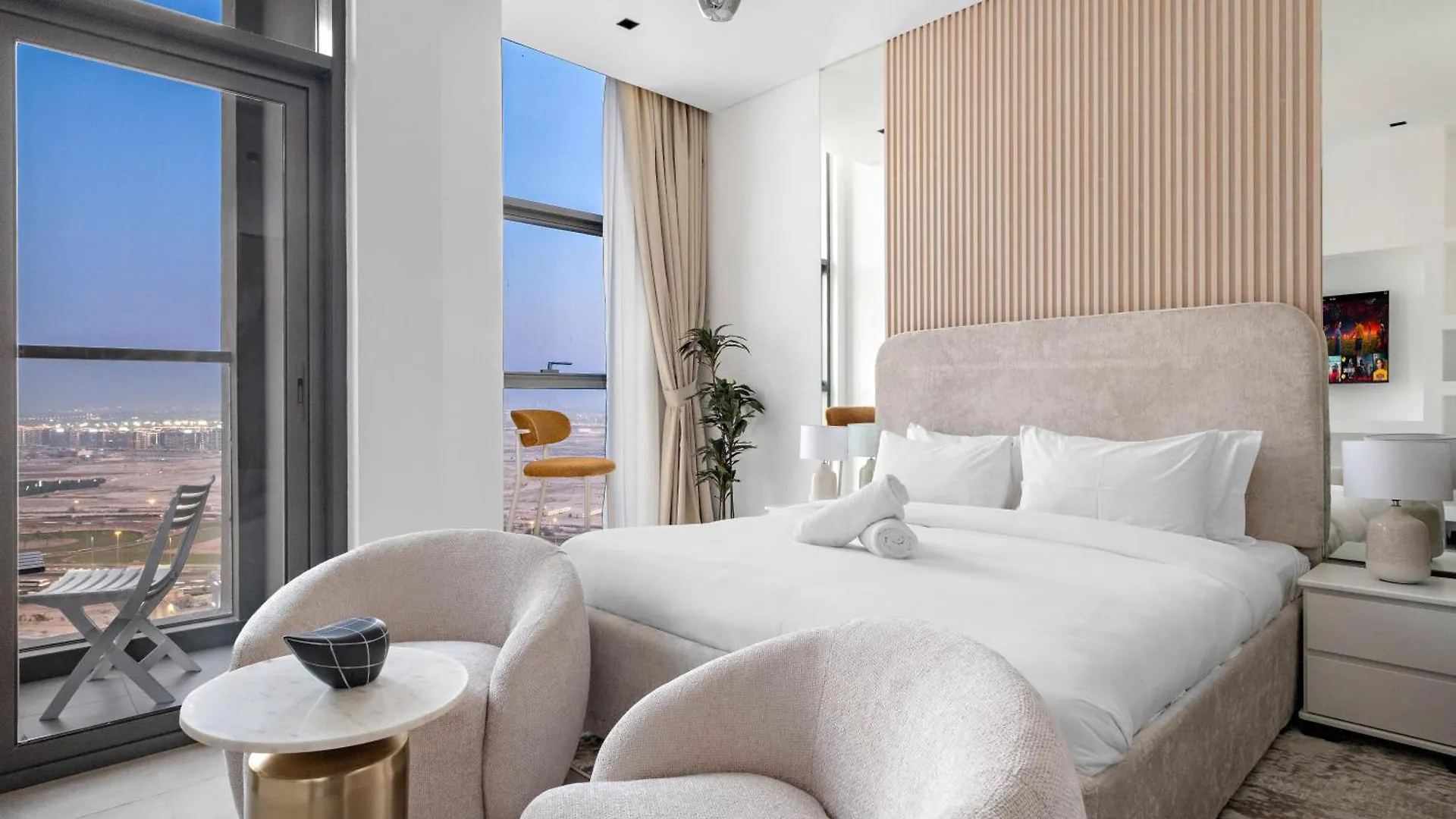 Chic Studio With Balcony & Skyline View L Pool & Gym ドバイ