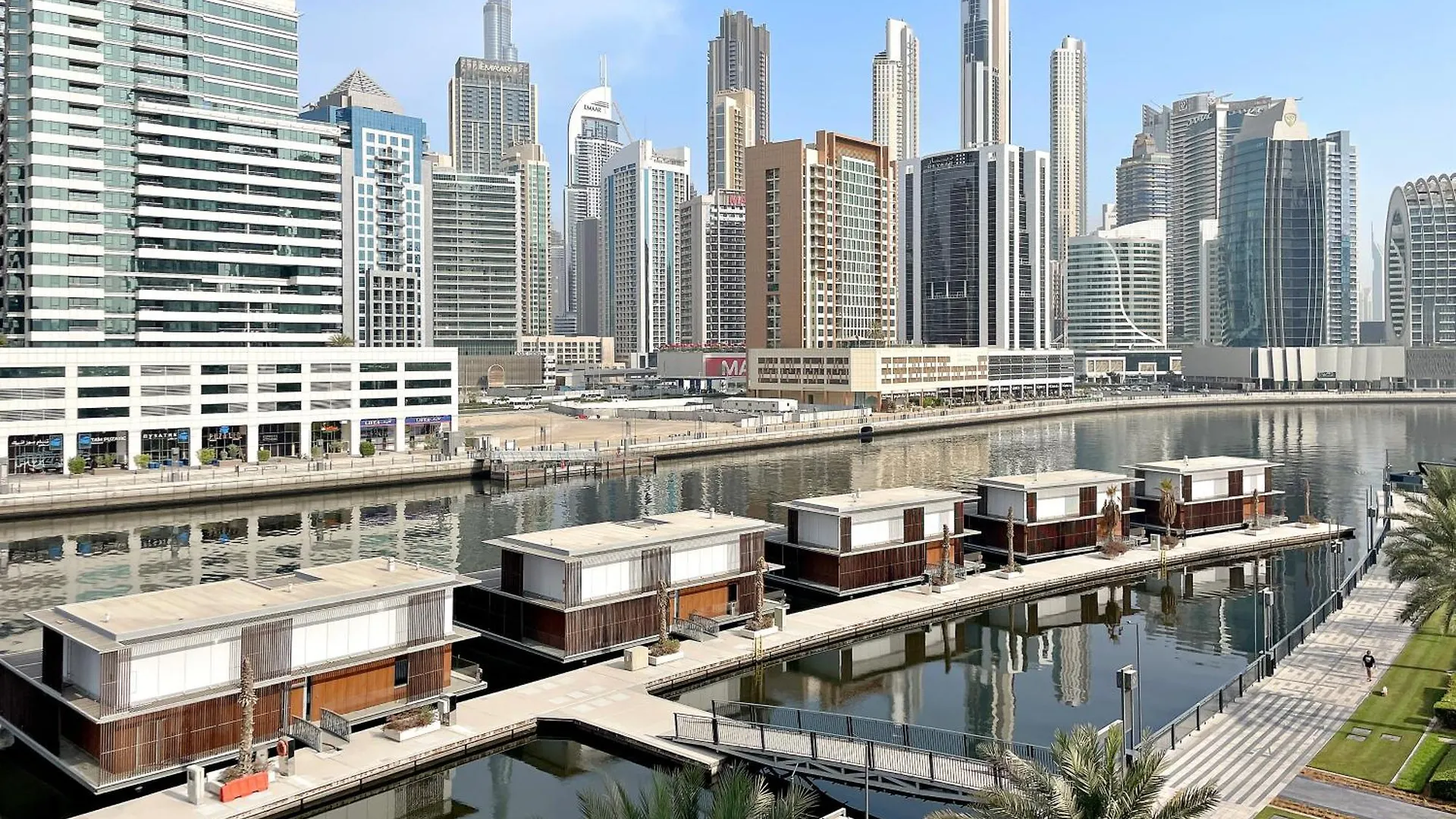 Chic Studio With Balcony & Skyline View L Pool & Gym Dubai Apartment